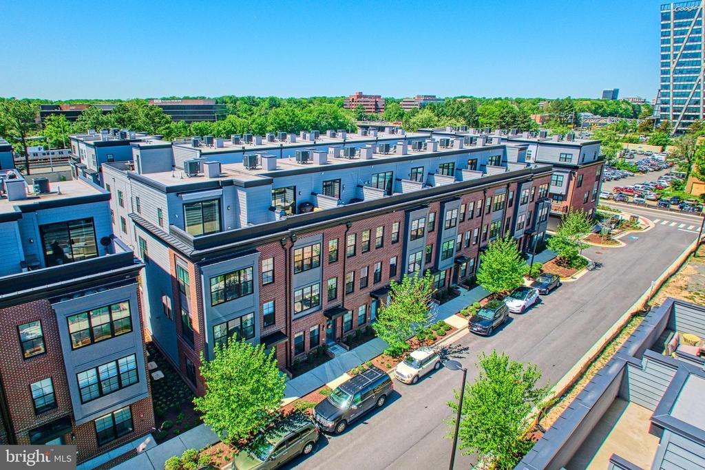 11237 Beaker St in Reston, VA - Building Photo
