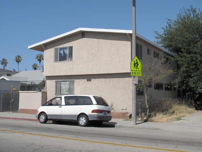 2041 Orange Ave in Long Beach, CA - Building Photo - Building Photo