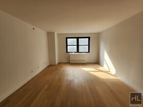 AMAZING ONE BEDROOM APARTMENT!! AMAZING DE in New York, NY - Building Photo - Building Photo