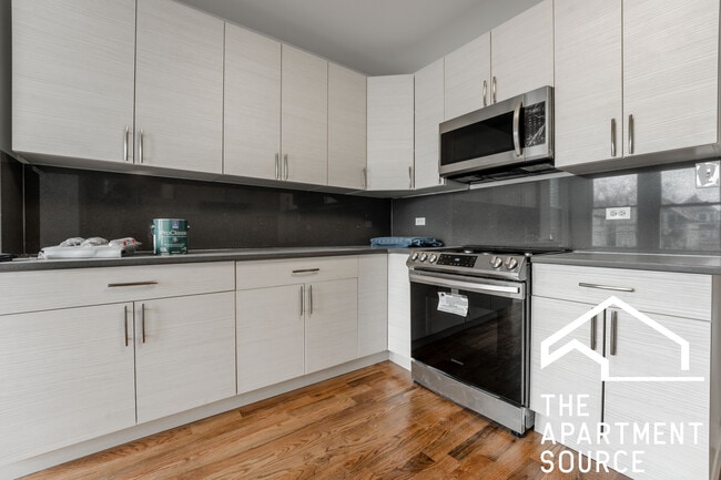 2922 N Rockwell St, Unit 1