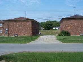 Saddlebrook Ln Apartments in Louisville, KY - Building Photo - Building Photo