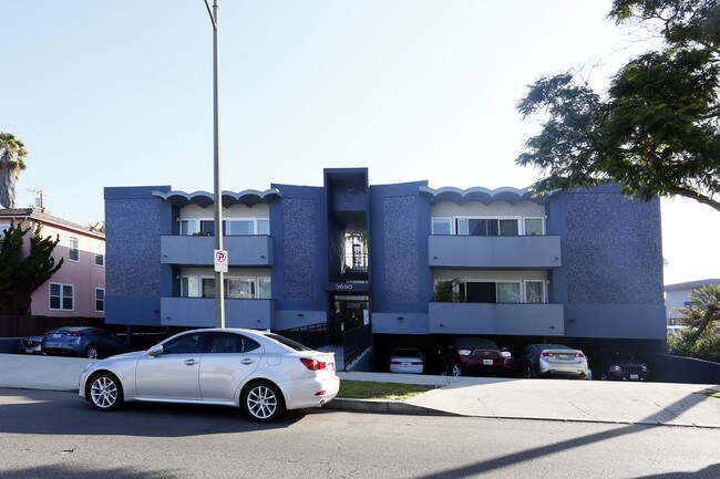 3690 Jasmine Ave in Los Angeles, CA - Foto de edificio - Building Photo