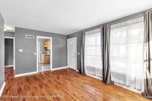 1420 Snyder Rd in East Lansing, MI - Building Photo