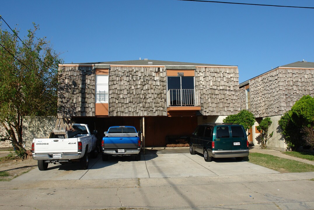 2300 Giuffrias Ave in Metairie, LA - Building Photo