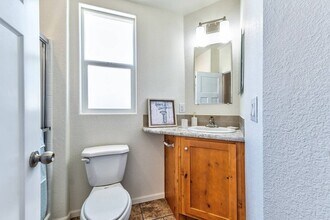 124 S 54th St in Mesa, AZ - Foto de edificio - Building Photo