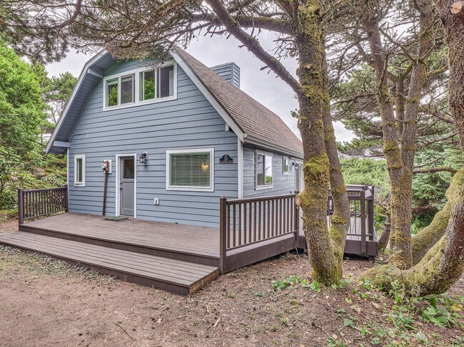 property at 1115 SW Whitecap Dr