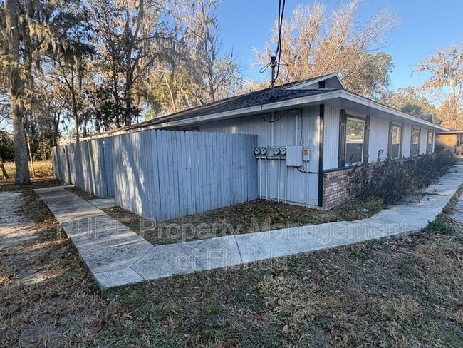 property at 2040 SE 40th Street Rd