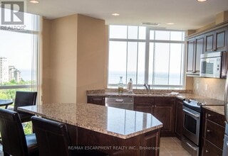 360 Pearl St in Burlington, ON - Building Photo - Building Photo