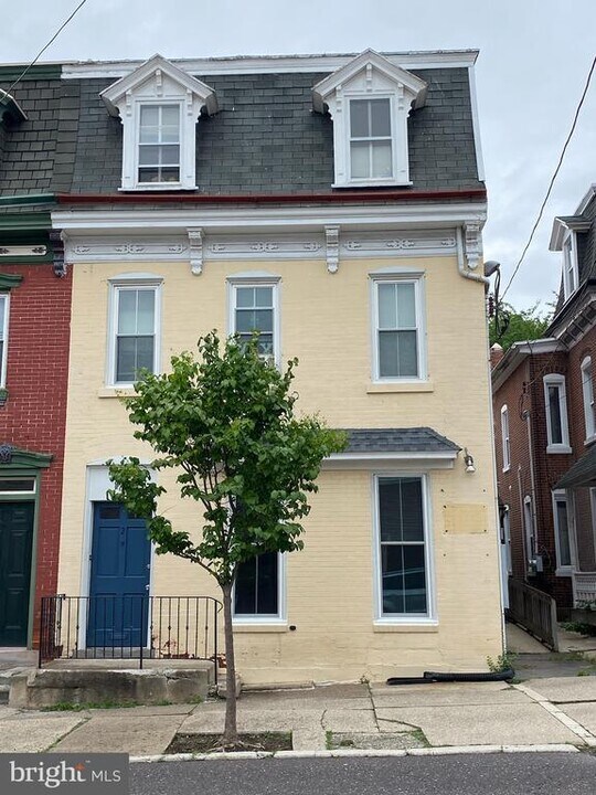 209 Gay St in Phoenixville, PA - Building Photo
