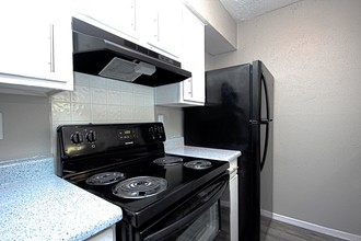 Devon Park Apartments in Dallas, TX - Building Photo - Building Photo