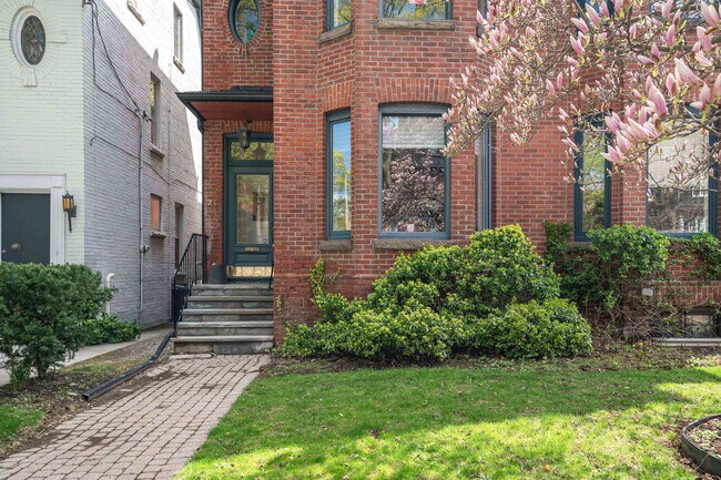 21 Chicora Ave in Toronto, ON - Building Photo - Building Photo