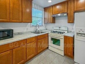 571 El Paseo Dr in Oakland, CA - Building Photo - Building Photo