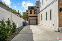 1205 Manzanita St in Los Angeles, CA - Foto de edificio - Building Photo