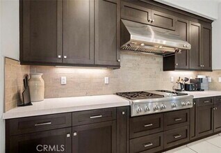 112 Character in Irvine, CA - Building Photo - Building Photo