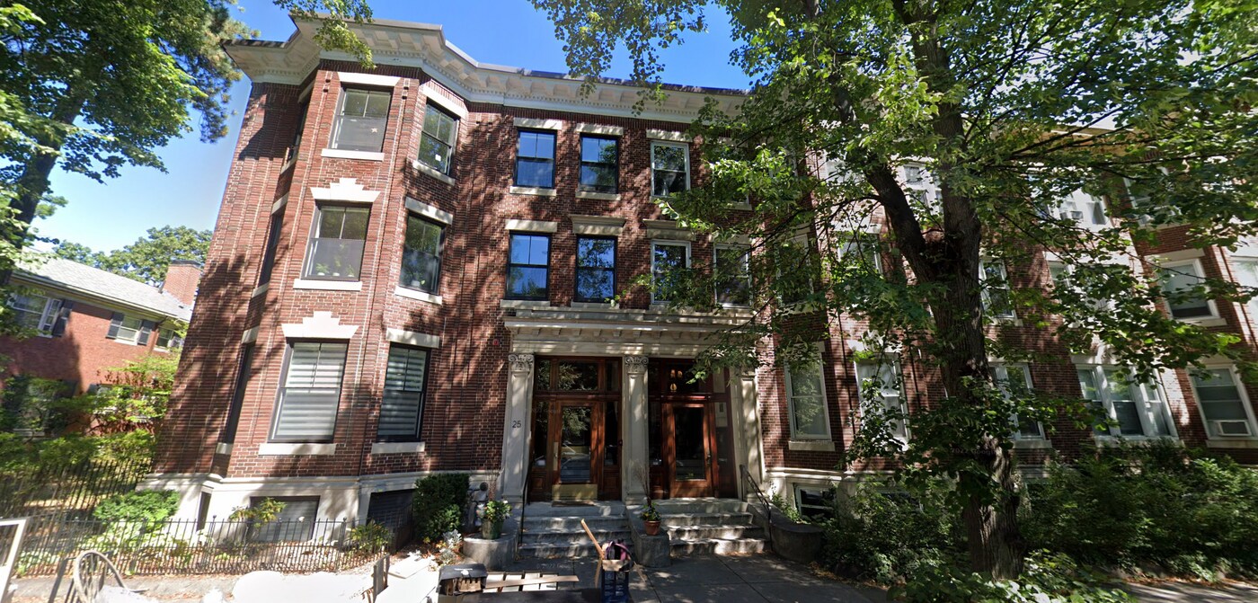 21 Euston St, Unit 1 in Brookline, MA - Building Photo