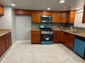 1134 Lombard St in Hanford, CA - Building Photo - Building Photo