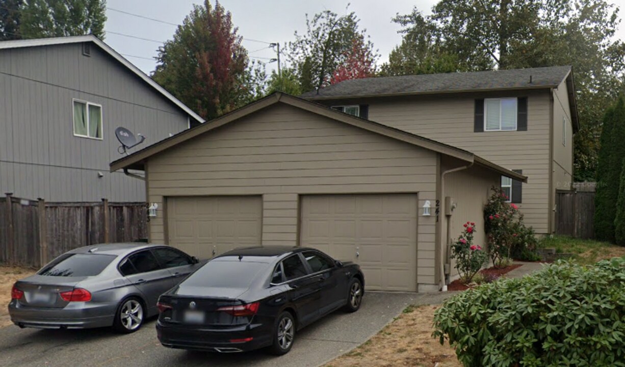 241 Norpoint Way NE in Tacoma, WA - Building Photo