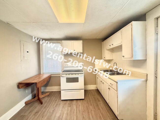 209 S West St in Angola, IN - Building Photo - Building Photo