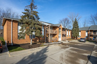 Foxmoor Apartments in Parma Heights, OH - Foto de edificio - Building Photo