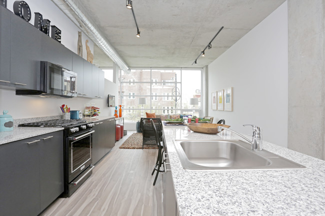 1819 Lofts in Chicago, IL - Building Photo - Interior Photo