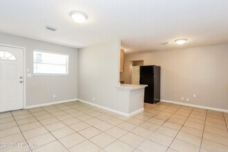 5023 Donnybrook Ave in Jacksonville, FL - Building Photo - Building Photo