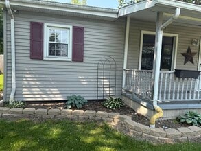 6055 Bryan Rd in Oregon, OH - Foto de edificio - Building Photo