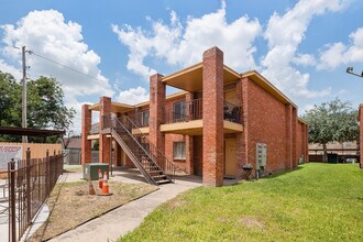 Fairway Apartments in McAllen, TX - Building Photo - Building Photo