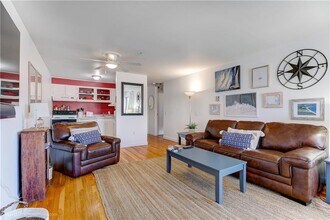 401 Bellevue Ave in Newport, RI - Building Photo - Building Photo