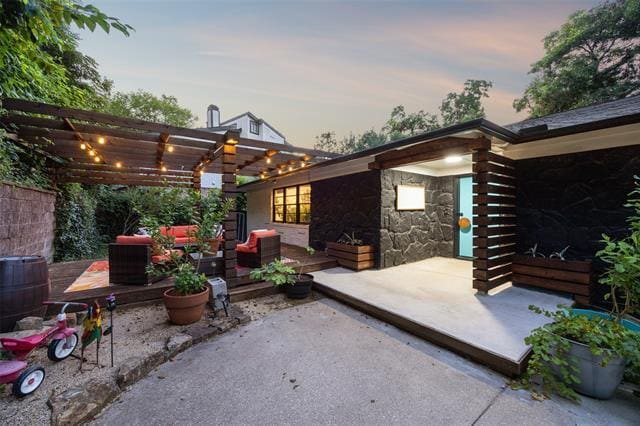 property at 1657 Nob Hill Rd
