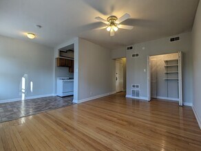 2234 W Wilson Ave, Unit 201 in Chicago, IL - Building Photo - Building Photo
