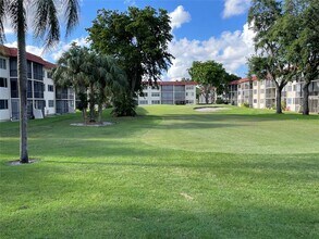 8962 S Hollybrook Blvd in Pembroke Pines, FL - Building Photo - Building Photo