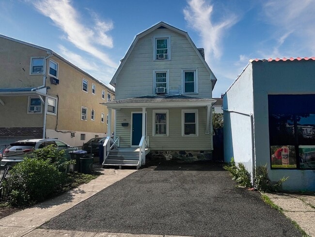236 Battle Ave