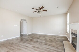 15559 Old Pond Cir in Noblesville, IN - Building Photo - Building Photo