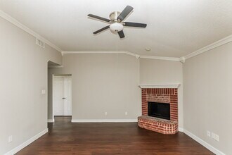 902 Beaufort Ct in Arlington, TX - Building Photo - Building Photo