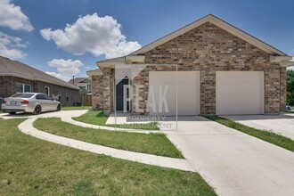 2500 Las Brisas St in Fort Worth, TX - Building Photo - Building Photo