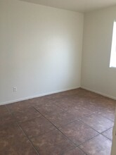 5745 Roundrock Dr in Las Vegas, NV - Building Photo - Building Photo