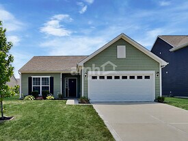 877 Coralberry Ln in Greenwood, IN - Building Photo