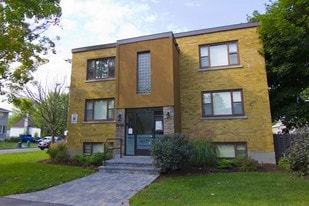 Arbor Village Hollington in Ottawa, ON - Building Photo