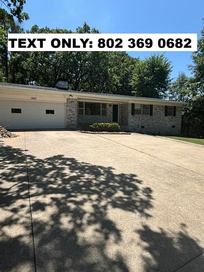 property at 1476 W Wedington Dr