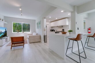 819 Hollywood Blvd in Hollywood, FL - Foto de edificio - Building Photo