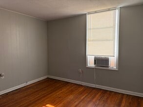 729 E Maple St, Unit #3 in Johnson City, TN - Foto de edificio - Building Photo