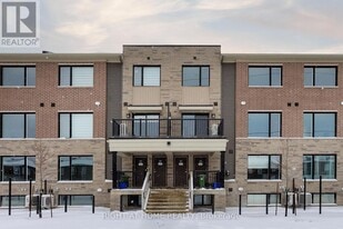 1221 Creekway Private in Ottawa, ON - Building Photo