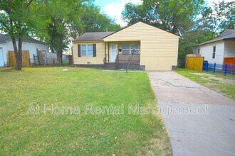 6268 E Latimer St in Tulsa, OK - Foto de edificio - Building Photo
