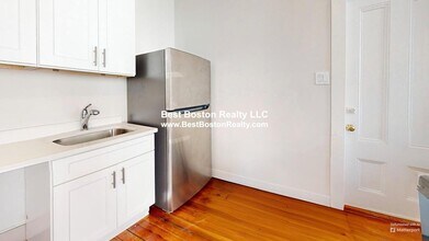 16 R Warren Ave in Somerville, MA - Building Photo - Building Photo