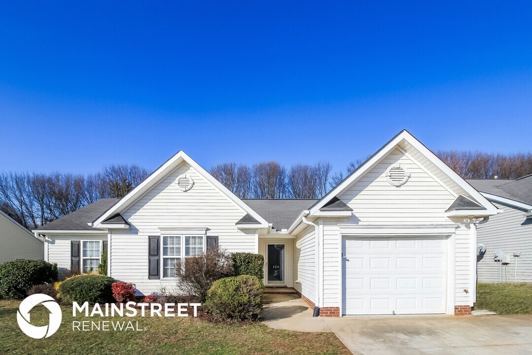 125 Braeburn Dr in Winston-Salem, NC - Building Photo