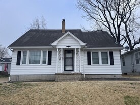 503 E 8th St in Washington, MO - Building Photo