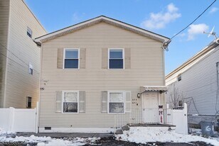 651 S 17th St in Newark, NJ - Building Photo