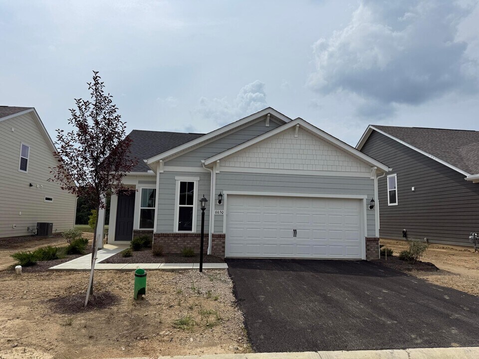 6650 Preserve Dr in Lewis Center, OH - Building Photo