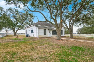 1603 Blase Rd in Rosenberg, TX - Foto de edificio - Building Photo
