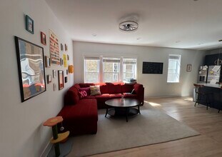 3346 N Central Park Ave, Unit 2S in Chicago, IL - Building Photo - Building Photo